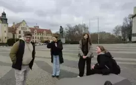 Grupa &bdquo;Antrakt&rdquo; w Teatrze Nowym i na pokazie charakteryzacji 29