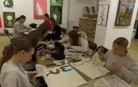 Szkolne Koło Biblioteczne na wystawie w Muzeum Ziemi Wronieckiej 7