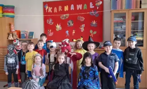 Zdjęcie do Wyprawa klasy 1a do Karnawałowej Krainy Radości - zabawy i animacje z Pigwusiowem